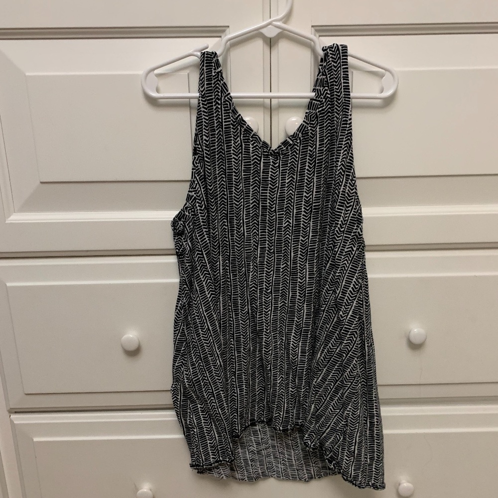 old navy black and white tank top